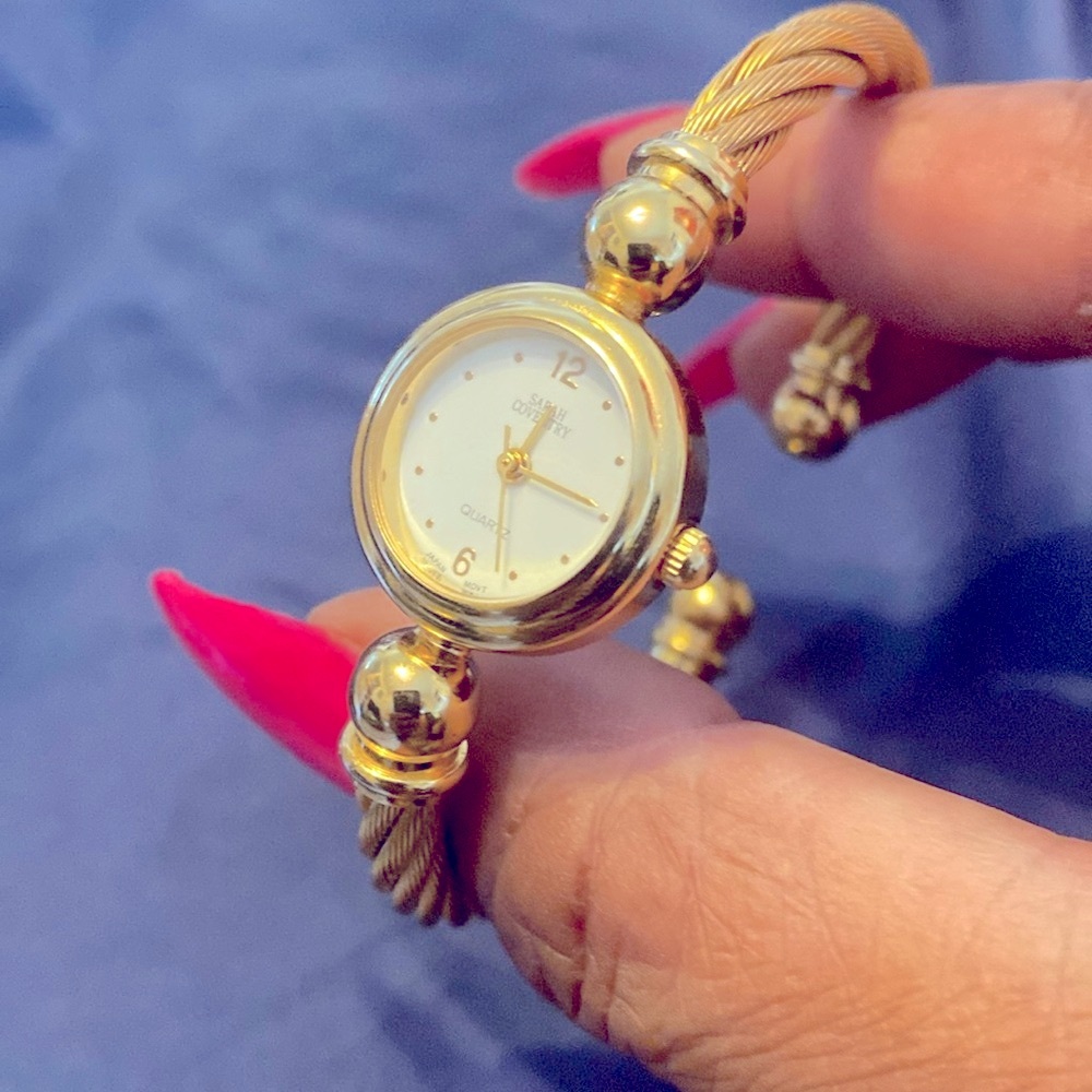 Sarah Coventry gold tone stainless steel back watch untested